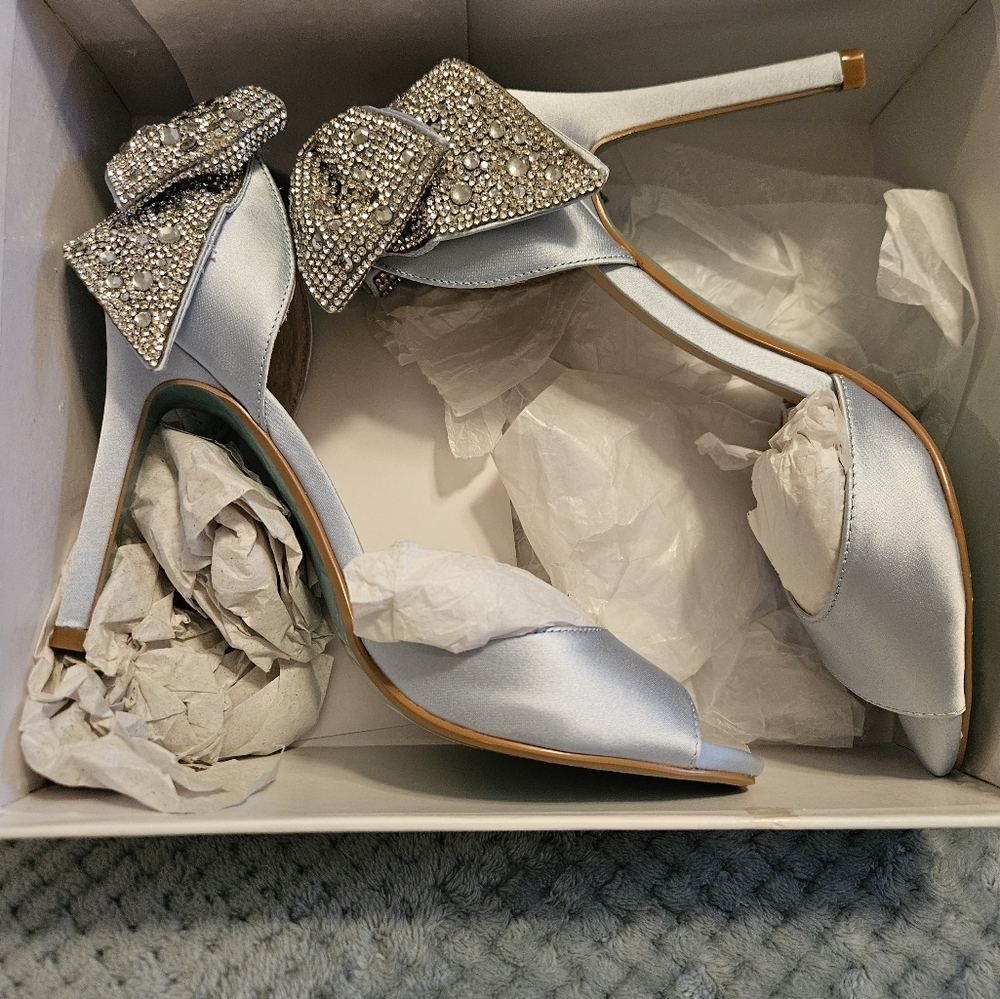 NIB Betsey Johnson holiday heels
